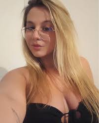 Laura Lampert's Instagram, Twitter & Facebook