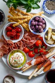 Whether you choose to serve a formal meal or request that each guest bring a dish for a potluck dinner, hosting a meal at your home is economical and often more relaxed than eating in a restaurant. How To Host An Italian Feast Simply Delicious