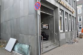 Anwohner Horten Lauten Knall Tater Fluchteten Im Audi Enormer Gebaudeschaden Geldautomaten Der Commerzbank Gesprengt Schwelm