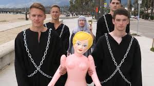 When filming began, the game of thrones crew went to great lengths to protect both actresses, according to executive producer bernadette. Game Of Thrones Awkwardness 2 Youtube