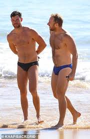 The project presenter hamish macdonald has come out as gay, hosting the gq gentleman's ball last night in melbourne. Q A Host Hamish Macdonald Packs Kisses His Boyfriend Jacob Fitzroy At Coogee Beach Duk News