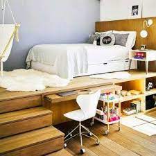 Quelles solutions de déco et d'ameublement appliquer, pour créer un espace chambre de 9m2 avec le lit et les étagères dans une niche. Astuces Amenagement Petite Chambre Moderne Amenagement Petite Chambre Petite Chambre A Coucher