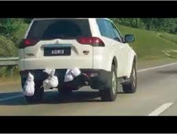 Kalau tak ada arang, soda penaik atau 'baking soda' adalah satu lagi cara hilangkan bau kereta yang berkesan. Pening Bau Durian Dalam Kereta Ini 5 Cara Paling Win Untuk Atasinya