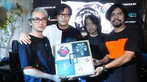 Kabar tersebut telah dikonfirmasi oleh gitaris gigi, dewa budjana dalam sebuah. Kesehatan Aria Baron Dan Thomas Ramdhan Semakin Baik Para Personel Band Gigi Ucapkan Terima Kasih Warta Kota
