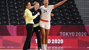 Les photos de la finale. Jo 2021 Handball Feminin Revivez La Victoire Dans La Douleur Des Bleues Face A La Hongrie