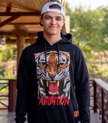 Lando norris is a racing driver who competes in the formula one racing for mclaren under the british flag. Lando Norris Updates On Twitter New Photo Of Lando Whilst On Holiday In Dubai L4ndo Ln4 F1