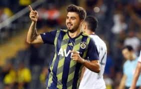 Ayrıca sağ açık ve sağ bek bölgelerinde de görev alır. Ozan Tufan Crystal Palace Transfer Bid Made