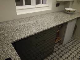 Vous aussi probablement eu des problèmes de finition votre travail, qui peut ajouter plus stress et travailler à votre vie quotidienne. Plan De Travail En Pierre Naturelle Sur Mesure Pour Une Cuisine Unique Et Stylee