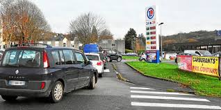 Récalcitrant, dans un premier temps, système u a finalement décidé de rentrer dans ce jeu. Le Telegramme Chateaulin Carburant La Galere Avant La Levee Des Blocages