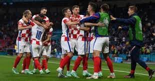 سيتأهل منتخب واحد عن كل دوري من الأربعة إلى يورو 2020، وستتم معرفة هذه المنتخبات عن طريق الملحق التي ستخوضه المنتخبات ما موقف حضور الجماهير في يورو 2020 في المدن المختلفة؟ لا يوجد في الوقت الحالي فرصة لشراء تذاكر حضور مباريات يورو. ÙŠÙˆØ±Ùˆ 2020 Ù…Ù†ØªØ®Ø¨ ÙƒØ±ÙˆØ§ØªÙŠØ§ ÙŠÙÙˆØ² Ø¹Ù„Ù‰ Ø§Ø³ÙƒØªÙ„Ù†Ø¯Ø§ Ø¨Ø«Ù„Ø§Ø«ÙŠØ© ÙˆÙŠØªØ£Ù‡Ù„ Ø±ÙÙ‚Ø© Ø§Ù„ØªØ´ÙŠÙƒ ØµØ­Ø§ÙØ© Ø§Ù„Ø¬Ø¯ÙŠØ¯ Ø±ÙŠØ§Ø¶Ø©