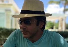 Y es que antes de llegar a su vida, cuando él era aún muy joven,. Hector El Hijo Mas Parecido A Ricardo Montaner Es Cantante Melodico Y Compuso Temas Para Grandes