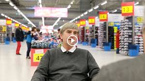 La cabine d'essayage (caméra cachée 2). Anniversaire Decathlon A 40 Ans