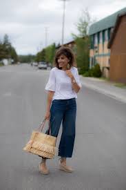How To Wear Wide Leg Crop Jeans Cyndi Spivey Cropped Wide Leg Jeans Wide Leg Jeans Outfit Wide Leg Pants Outfit Summer