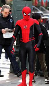 Watch Tom Holland Debut New Spider Man Far From Home Suit On Jimmy Kimmel Louis film eleştirmenleri derneği ödülünü kazanan tom holland. watch tom holland debut new spider man