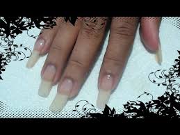 Empezamos con las tendencias 2020 de uñas decoradas de pies donde se mezclan colores, técnicas y estilos como es este modelo en rosa, con francesa en rosa oscuro y piedras! Unas Largas Naturales Remedios Caseros Para Mantenerlas By Ada Beauty