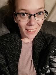 Toni Oneill's Instagram, Twitter & Facebook