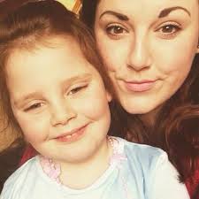 Kerri Aitchison's Instagram, Twitter & Facebook