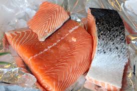 5 servir chaud, avec une salade d'épinards frais et de tomates ainsi que des quartiers de citrons. Filet De Saumon En Ligne Poissonnerie En Ligne L Etrille