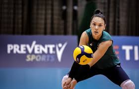 No início do ano, a jornalista fez uma brincadeira com os fãs sobre a idade dela, que nunca foi revelada. Macris E Roberta Puxam O Time De Estreantes Da Selecao De Volei Nas Olimpiadas Olimpiadas Ge