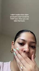 Claire Schultz's Instagram, Twitter & Facebook