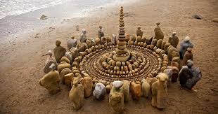 James Brunt Organizes Leaves And Rocks Into Elaborate Cairns And Mandalas Ephemeral Art Land Art Art