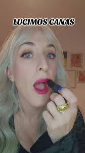 Mujeres que lucen canas: Rompiendo estereotipos