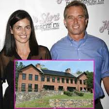 The body of the late mary richardson kennedy, the estranged wife of robert f. Rich People Don T Pay Mary Richardson And Robert F Kennedy Jr Remodeled Green Home For Free