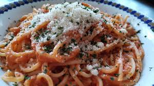 Pregatesc aceasta reteta e fiecare data cand am musafiri neanuntati. Paste Cu Ton Si Sos De Rosii Gata In 15 Min Youtube