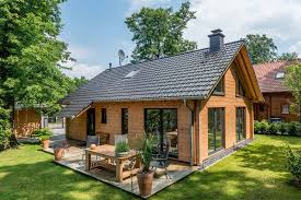 Das Naturlichste Baumaterial Im Wandel Ein Holzhaus Bauen Holzhaus Bauen Holzhaus Preise Holzhaus