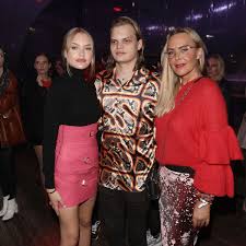 She has siblings named jimi, wilson and rocco, all of whom are actors. Cheyenne Ochsenknecht Schockt Mit Posting Doch Dann Reagiert Sie Sofort Stars