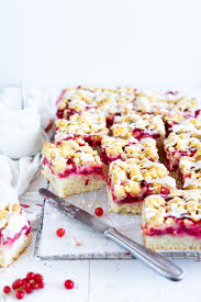 Dieser johannisbeerkuchen schmeckt dank der enthaltenen kokosnussraspeln ein wenig exotisch. Johannisbeer Streusel Kuchen Vom Blech Meine Kuechenschlacht