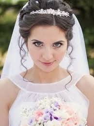 Hochzeitsfrisuren Mit Diadem Auf Unterschiedlich Langen Haaren Kurz Haar Frisuren Modern Bridal Hairstyles Wedding Hairstyles Bridal Hair