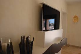 Jetzt fotos ansehen, den fernseher verstecken und dein wohnzimmer umgestalten! Und Weg Ist Der Bildschirm Tv Mobel Mit Special Effects