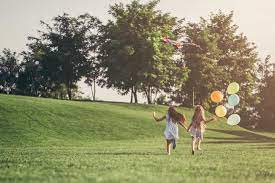 El juego consiste en pisar el globo del contrario salvando el propio. 20 Juegos Al Aire Libre Para Ninos As Divertidos Tradicionales Y En Grupo