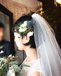atelier bride on instagram ショートヘアのご新婦様 ショートヘアに生花がとても可愛かったです 結婚式 ショートヘア ウェディング ヘアスタイル 花嫁 髪型 ショート