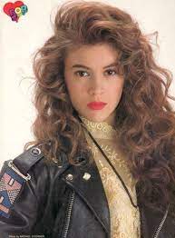 Alyssa Milano Champion Of 90s Style 90s Hairstyles 80s Hair 1980s Hair 90s Hairstyles 1980s Makeup And Hair Hair Styles