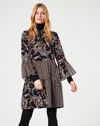 Etro is a fashion house that has defined italian style around the world since 1968. A Linien Kleid Mit Paisley Muster Von Hallhuber Ansehen