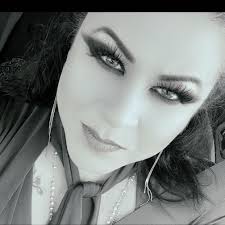 Me siento rara 😅 pero a la vez un cambio 😍 gracias Eddiee Arango