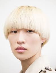 La coupe au bol vous offrira une coiffure originale qui attirera tous les regards. Coupe Au Bol Blond 20 Facons De Moderniser La Coupe Au Bol Elle