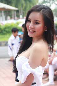 Vy oanh từng chia sẻ rằng, có lần cô tự mua túi hạng sang và sử dụng trong suốt 5 năm. Tiá»ƒu Sá»­ Ca SÄ© Vy Oanh