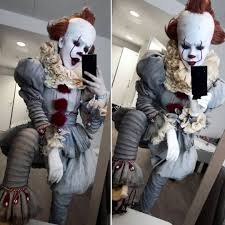 Pennywise Es Kostum Selber Machen Halloween Diy Maskerix De Halloween Kostum Selber Machen Pennywise Kostum Halloween Kostume Freunde