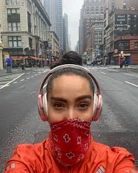 Runners! Before you lace up, it's important to be mindful of your own  safety and the safety of others. I've been running with my bandana or a  buff. It's not so comfortable,