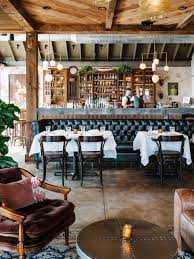 10 Gorgeous Farmhouse Restaurant Designs To Manage Restaurant Design Farmhouse Side Table Restaurant