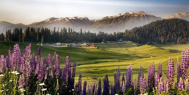 Gulmarg skiing hill station Kashmir