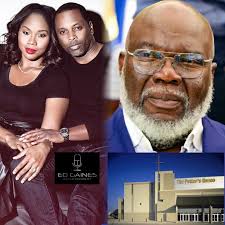 Well Done Sir!👑⭐️👑⭐️👑 Bishop #TDJakes steps down from megachurch, hands  leadership to daughter #SarahJakesRoberts and son-in-law #TouréRoberts.  They will take over the Potter's House Church which he founded in 1996.⛪️