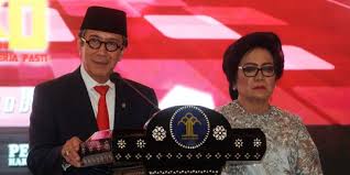 He was a member of the north sumatra regional legislature from 1999 to 2003. Kembali Tunjuk Yasonna Laoly Jadi Menkum Ham Jokowi Beri Tugas Khusus Merdeka Com