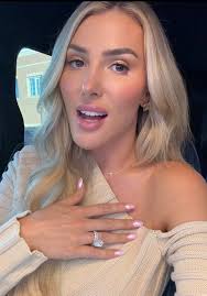 Alissa Ashley Shaved Head