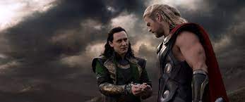 Malekith, a sötét elf vissza akarja taszítani az univerzumot a sötétségbe. Ebben A Meseben A Gonosz Kiralyfinak Drukkolunk