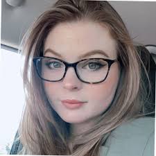 Lilian Perry's Instagram, Twitter & Facebook