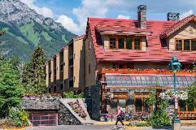 This mountain hotel is a great escape to the canadian rockies. 3 Einhalb Sterne Hotel Banff Ptarmigan Inn In Banff Canadian Rockies Kanada